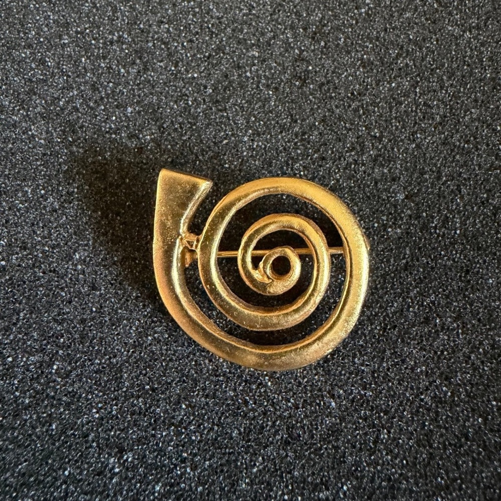 Vintage Alva Museum Replica Spiral Gold-Tone Petroglyph Spiral Swirl Brooch Pin